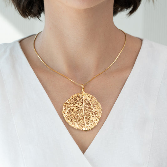 Colar folha esqueletizada